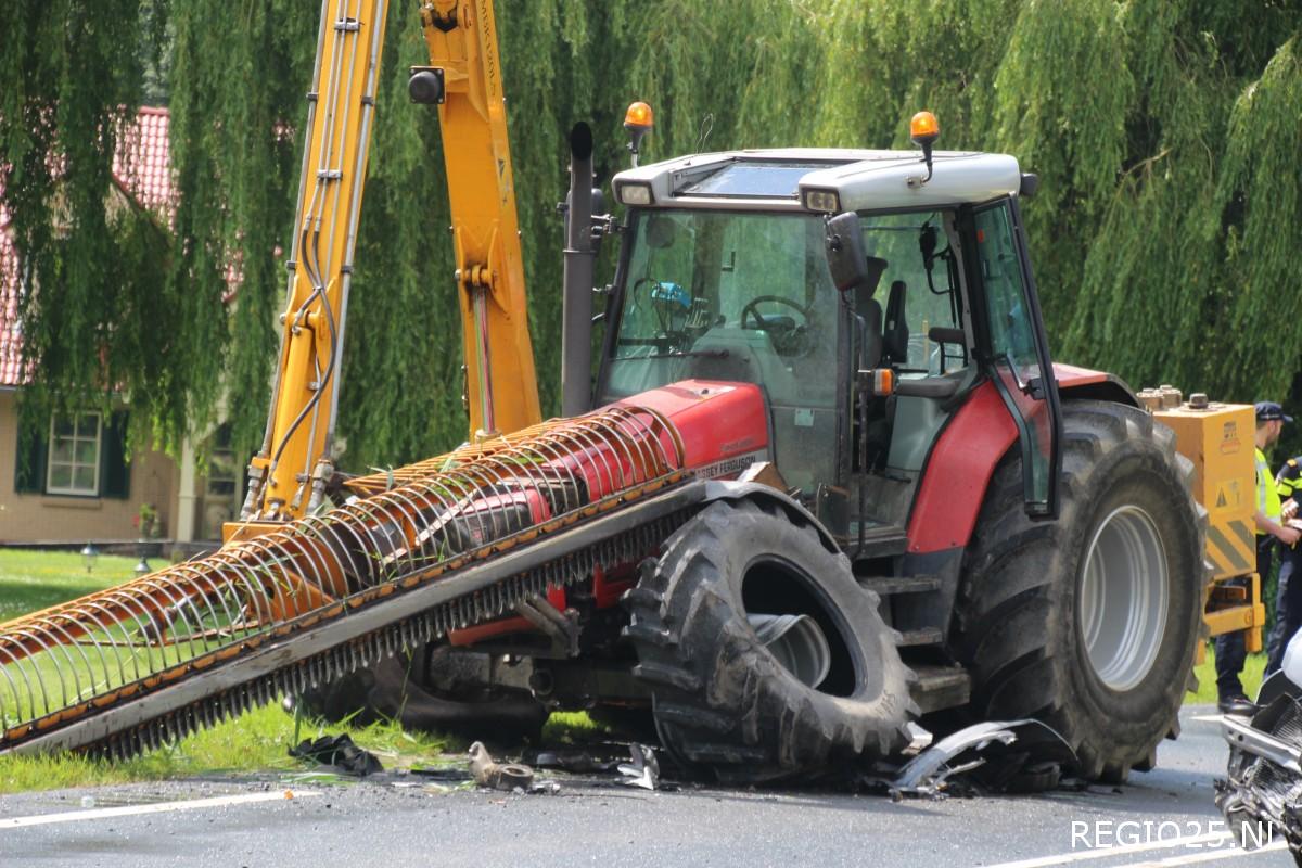 Trekker en auto botsen frontaal: automobilist gewond