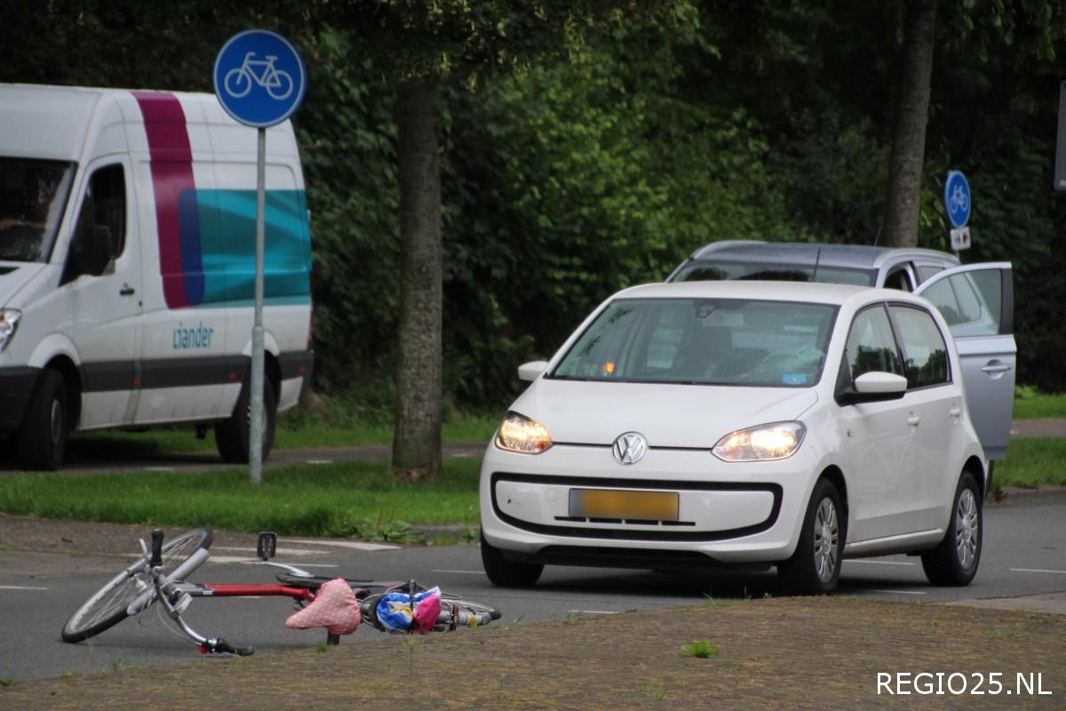 Aanrijding tussen auto en fietsster