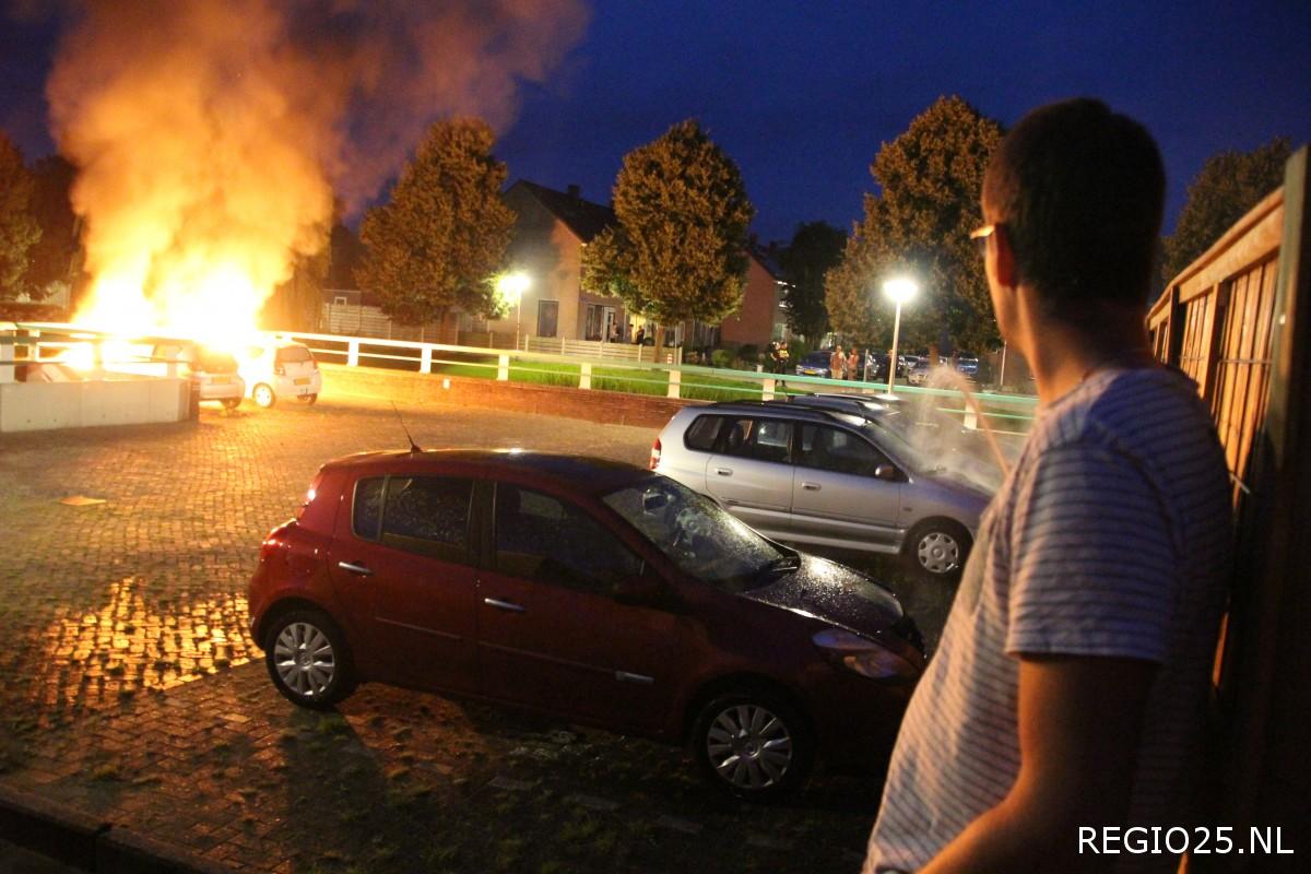 Brandstichting in vier auto’s Pampuspad