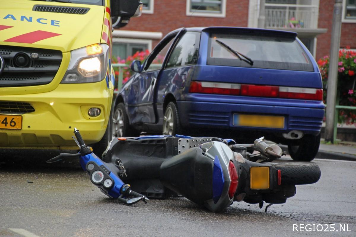 Aanrijding tussen auto en scooter