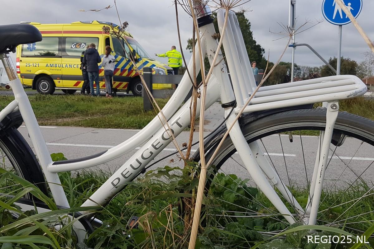 Fietsster in aanrijding met bestelauto