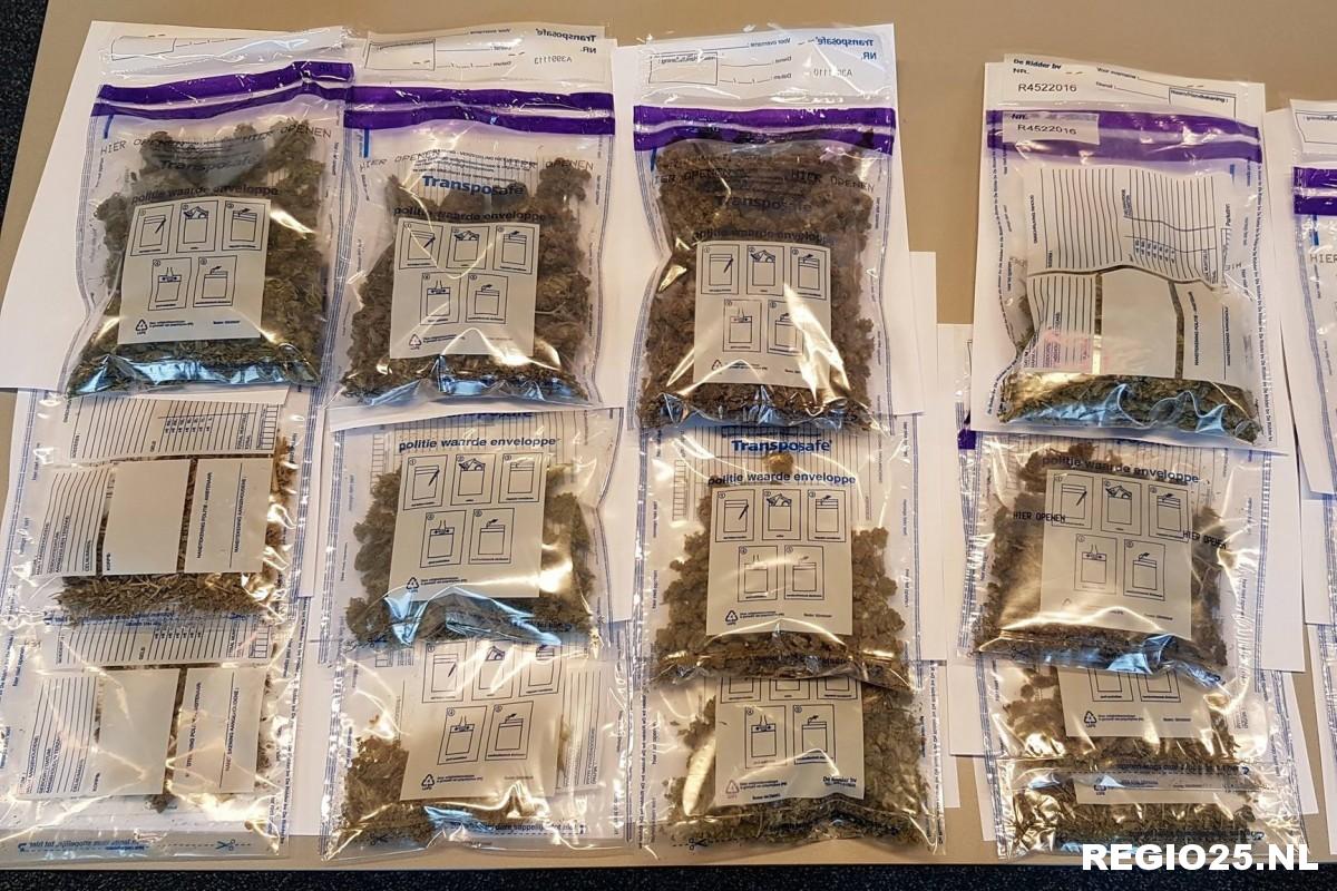 Politie doorzoekt woning vanwege drugs