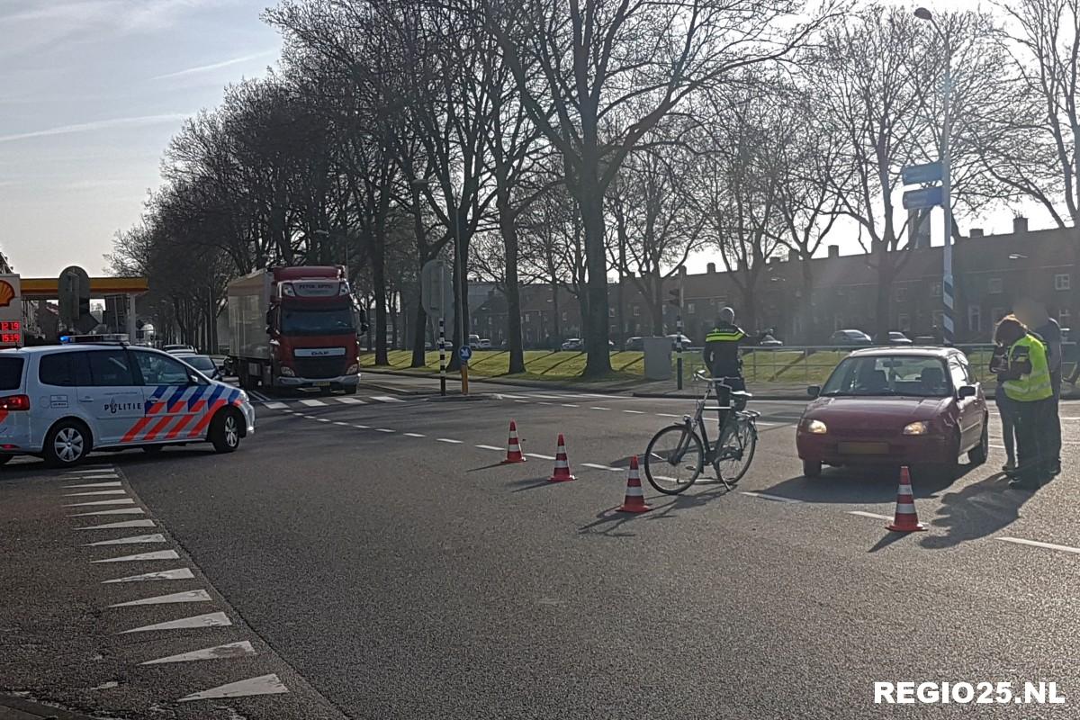 Jongeman op fiets gewond na aanrijding