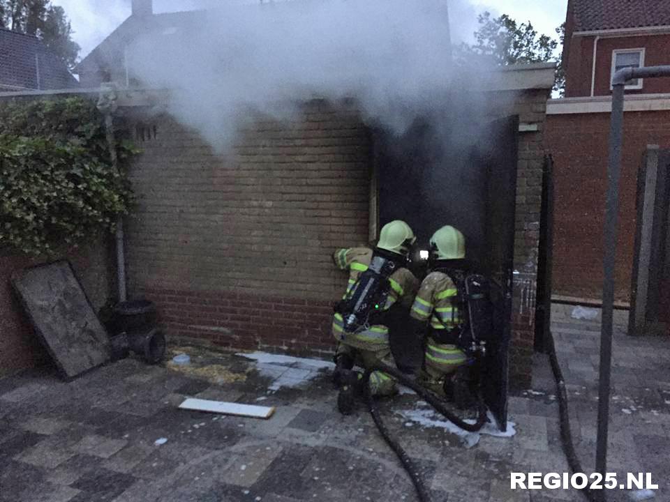 Brandweer blust nachtelijke brandjes