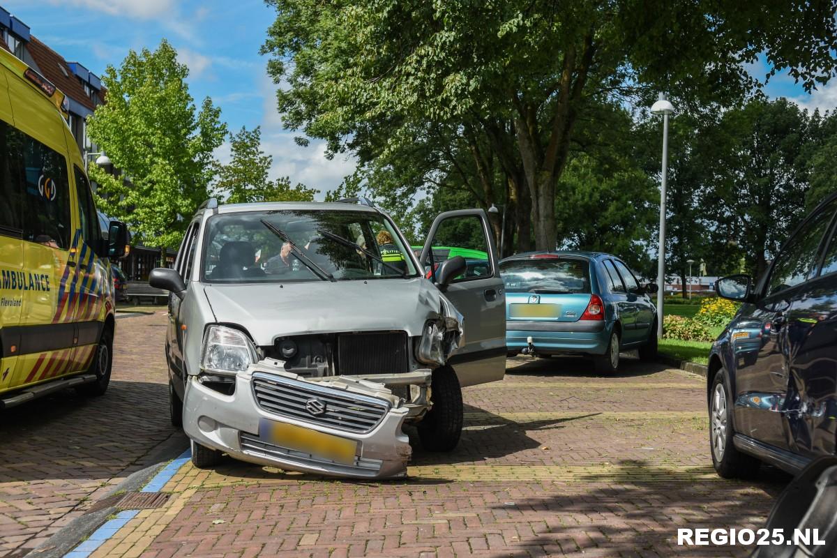 ﻿Echtpaar knalt op geparkeerde auto’s 