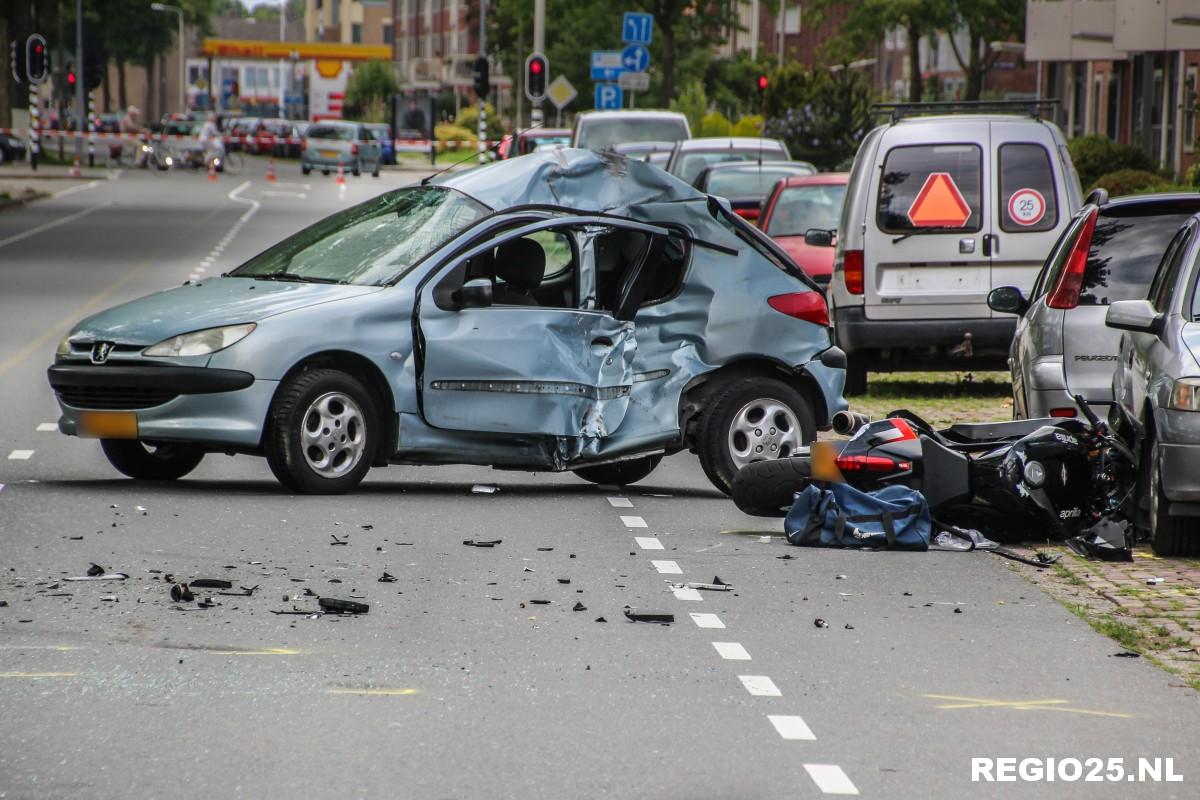 Twee gewonden bij ernstige aanrijding