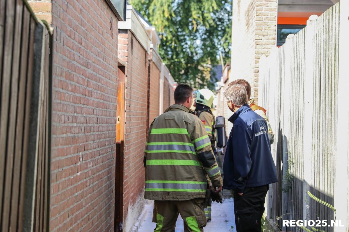 Brand in schuur tegenover brandweerkazerne