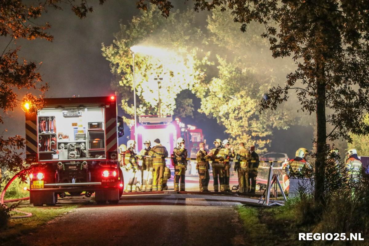 Grote brand legt schuur in de as