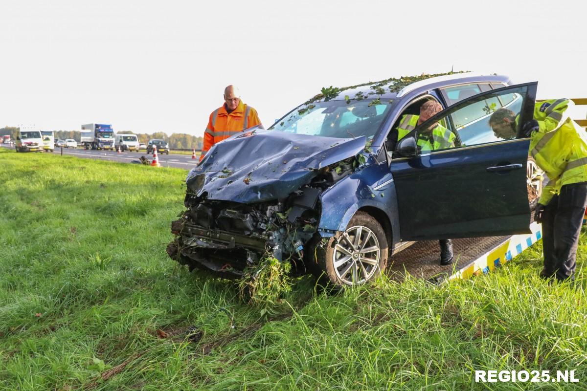 Vrachtwagen en auto botsen op A6 