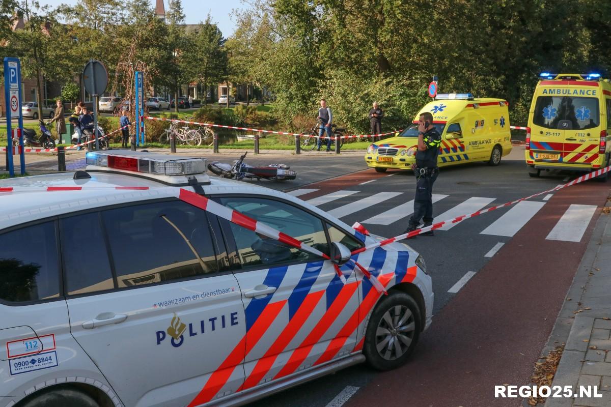 Crossmotor botst met auto op Singel