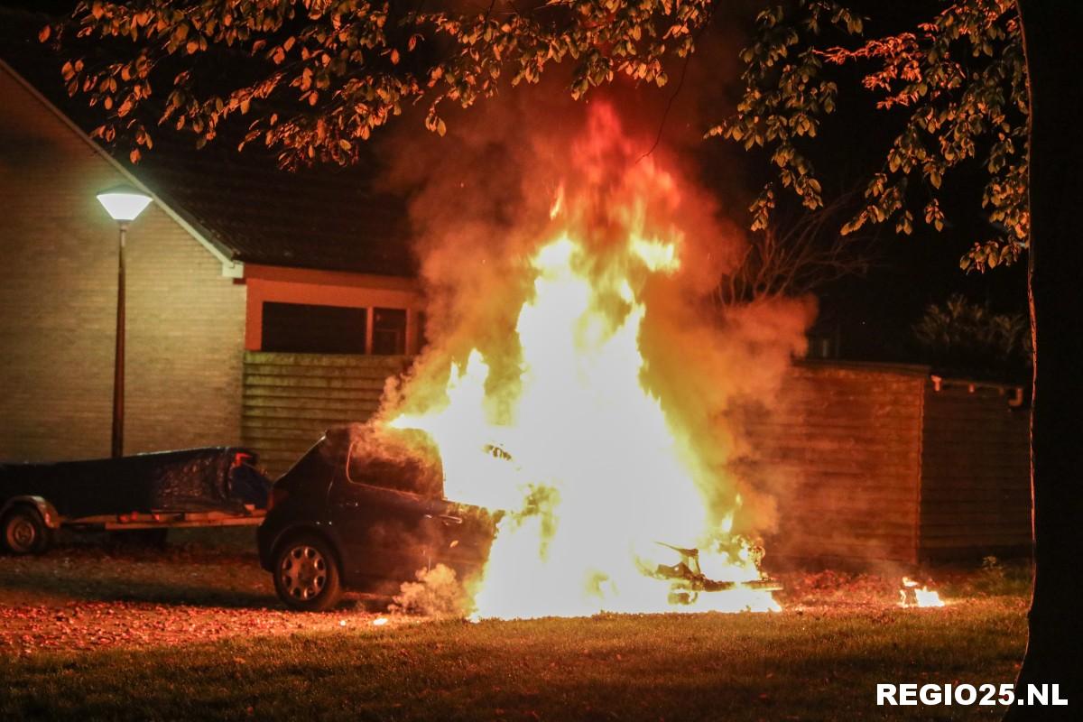 Auto uitgebrand op parkeerplaats