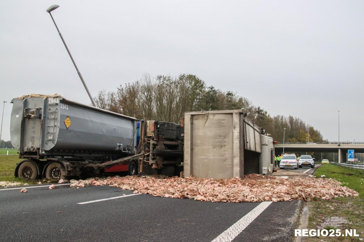 Gekantelde vrachtwagen verspert N50