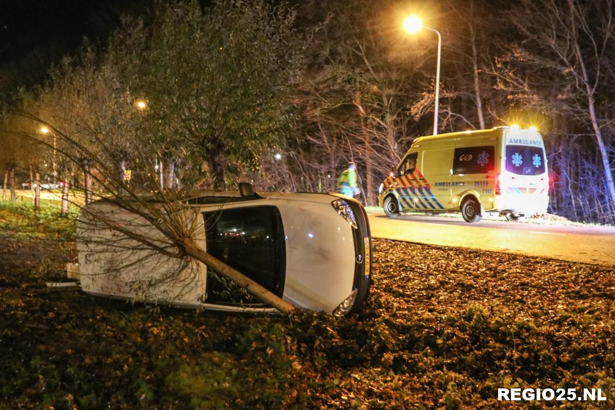 Bestelauto op z’n kant Staartweg