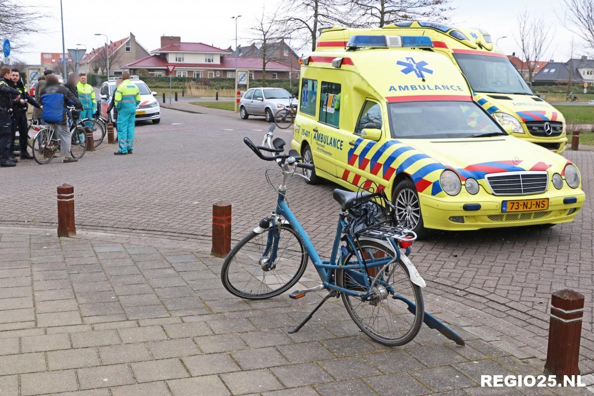 Fietsster geschept door auto