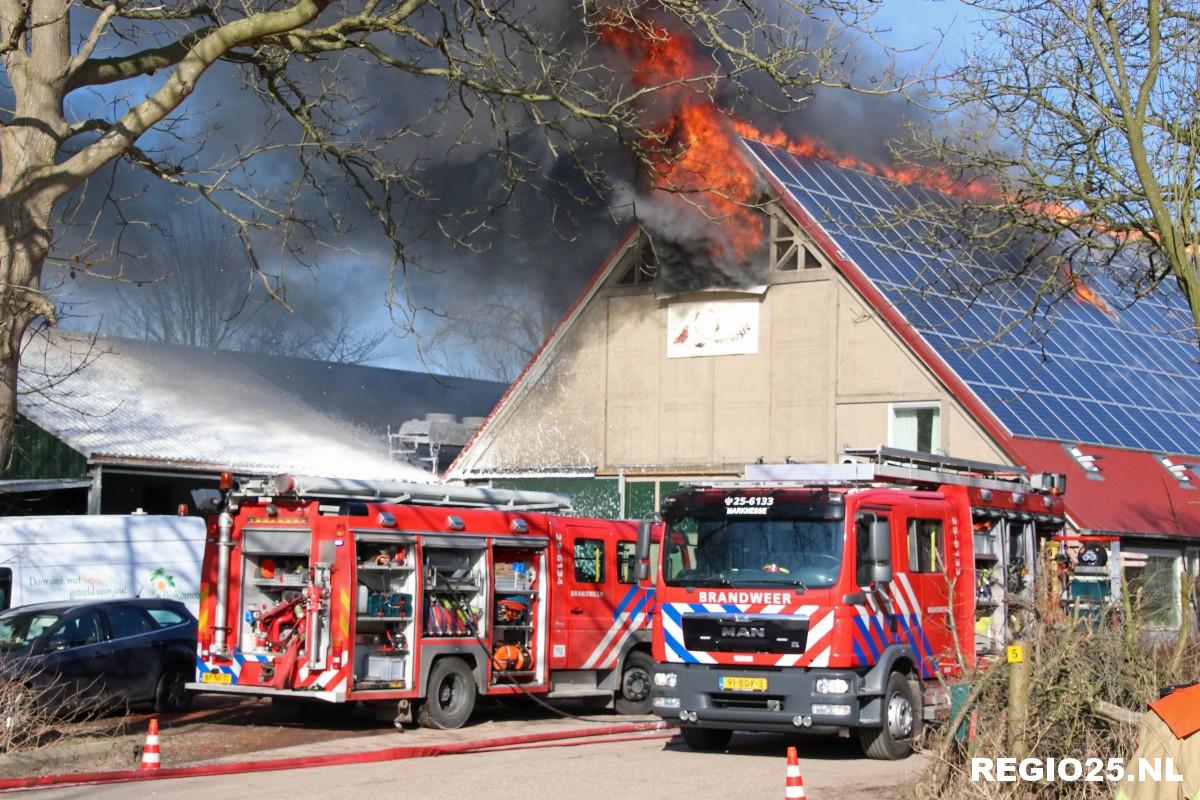 Grote brand legt schuren in de as