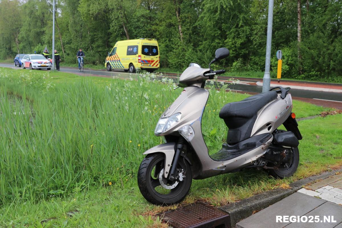 Scooter en auto botsen op Toppad