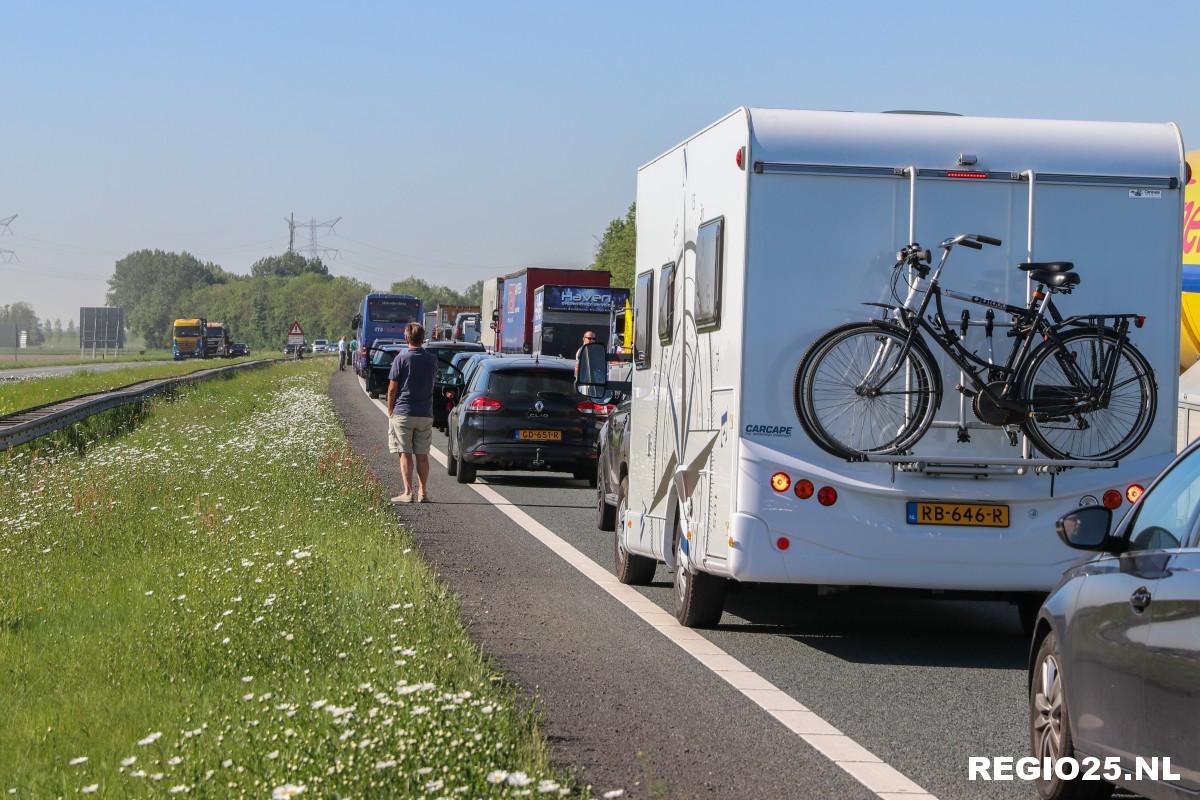 Lange file door ongeluk op A6