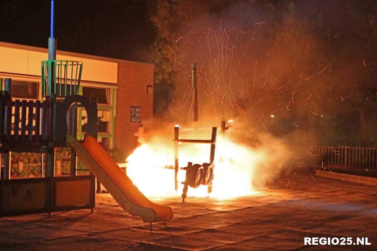 Speeltoestel afgebrand op schoolplein