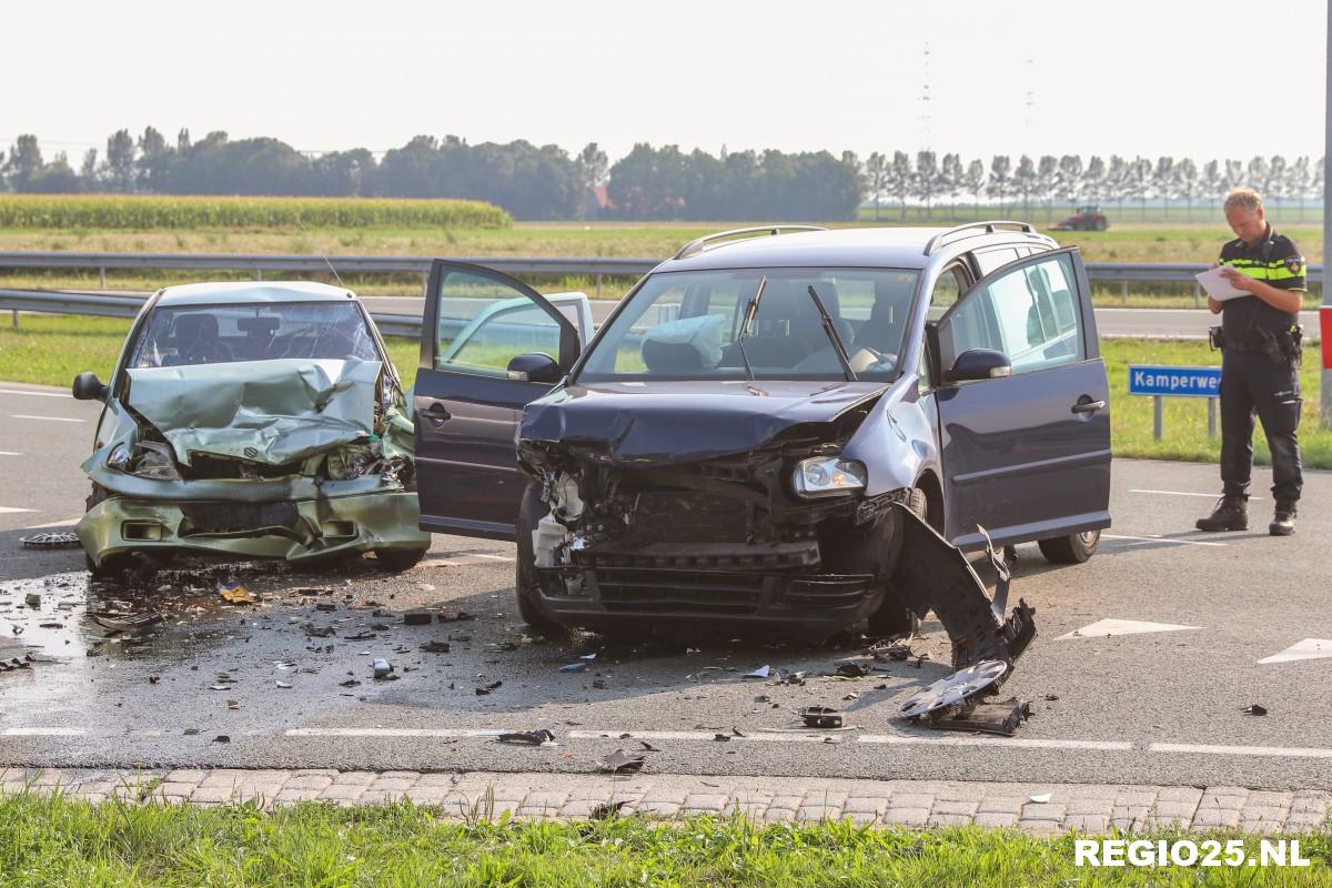 Frontale aanrijding op Kamperweg