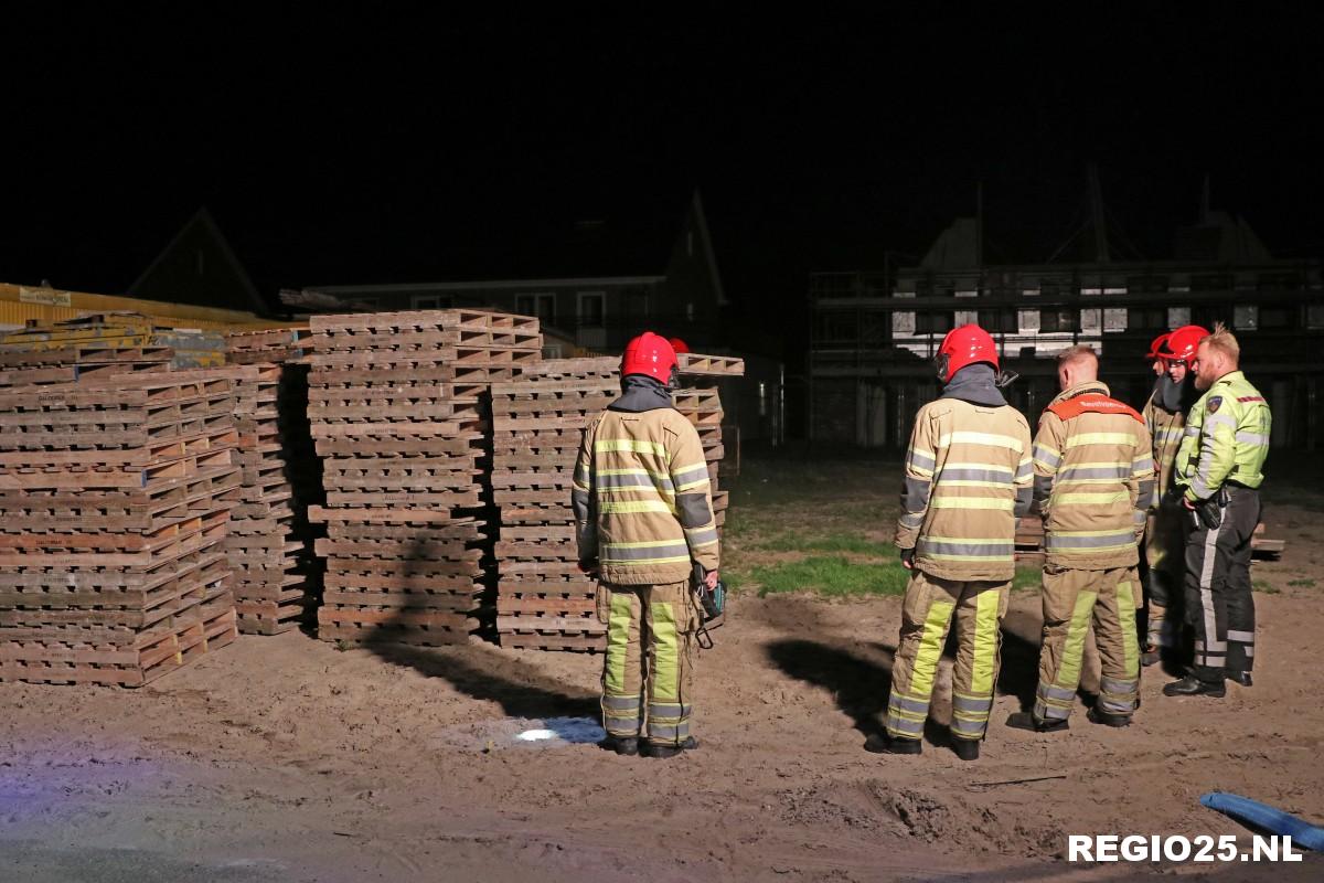 Pallets gepoogd in brand te steken