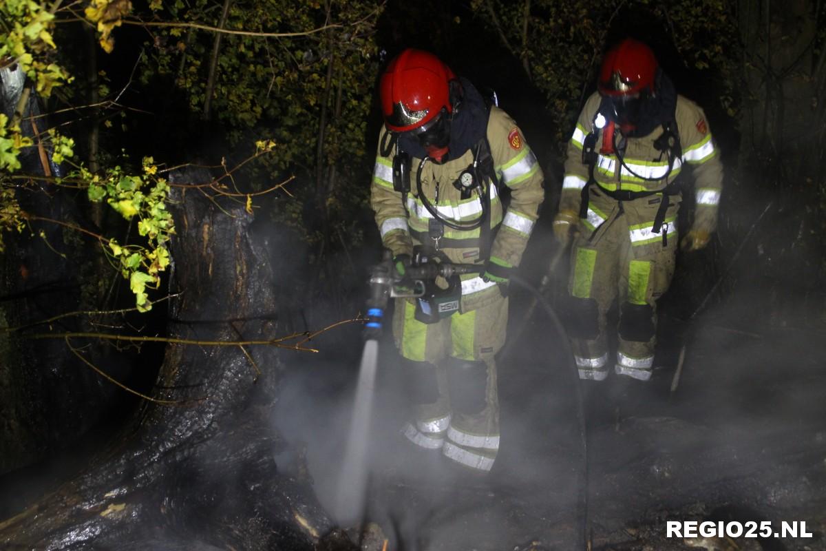 Brandweer blust brand bij boerderij