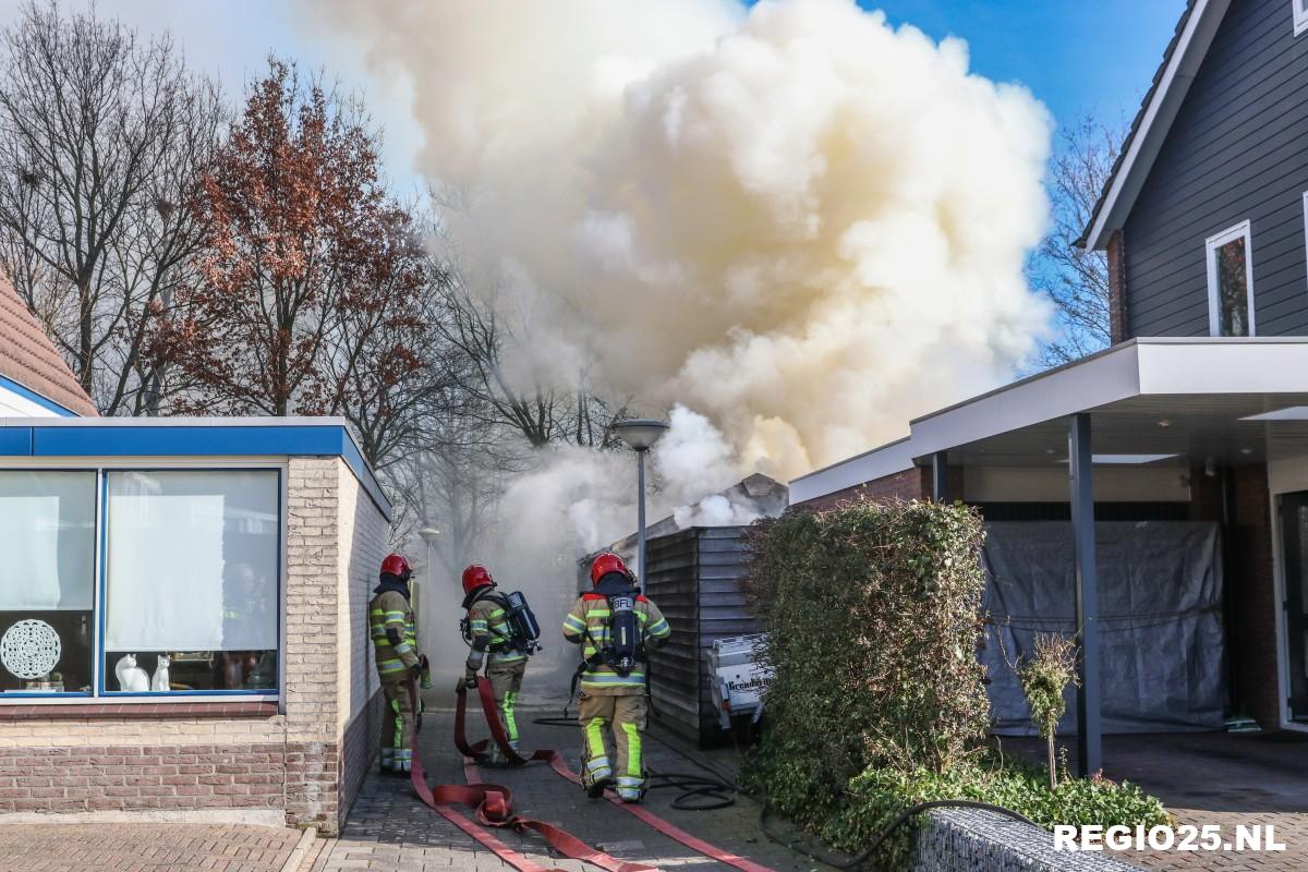 Schuur door uitslaande brand verwoest