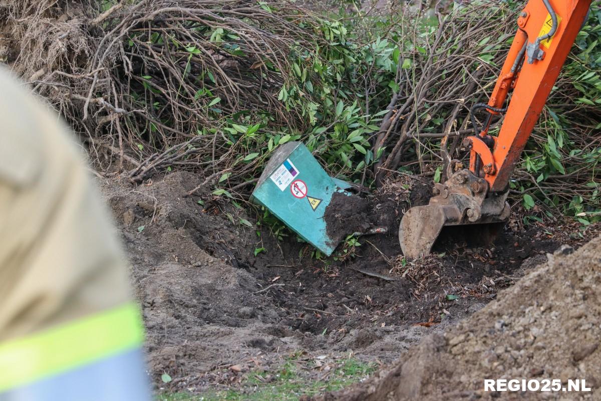 Flink gaslek in tuin van boerenerf