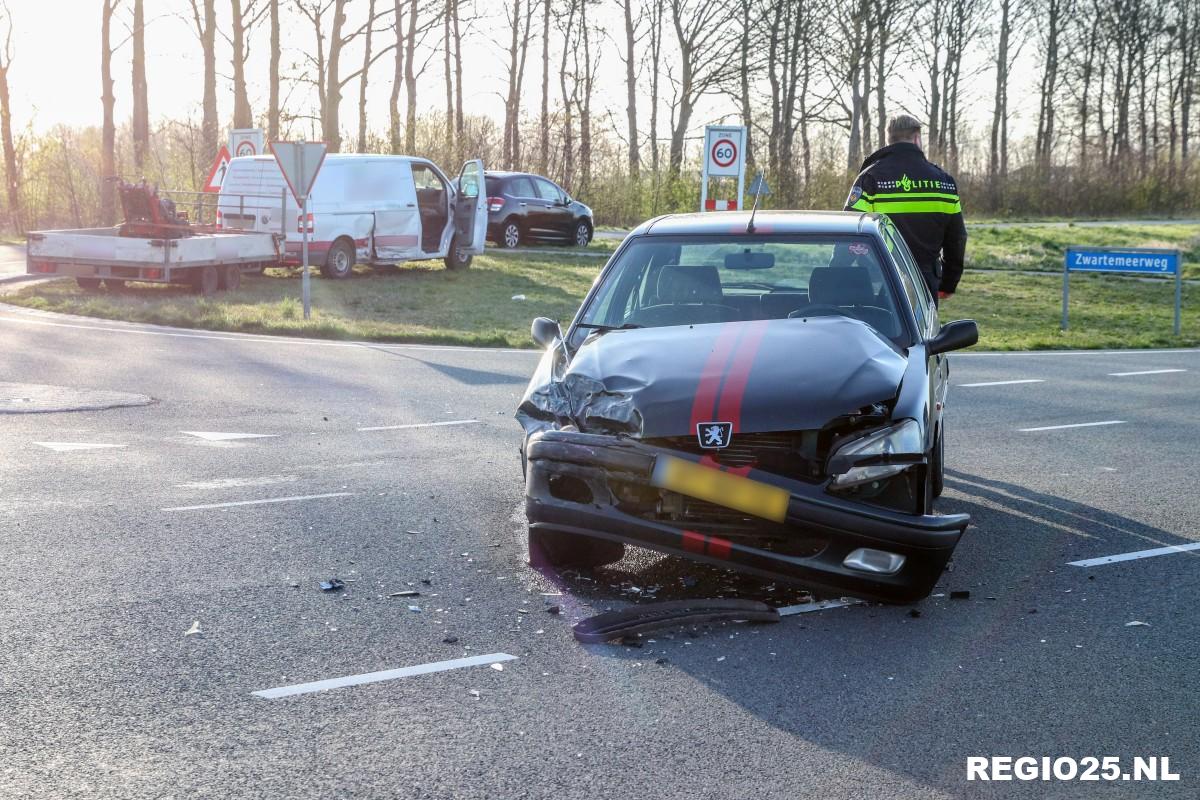 Aanrijding tussen busje en auto