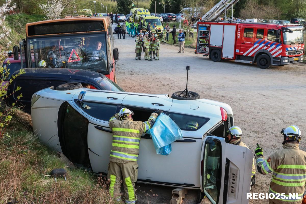 Grote oefening: Bus botst met auto’s