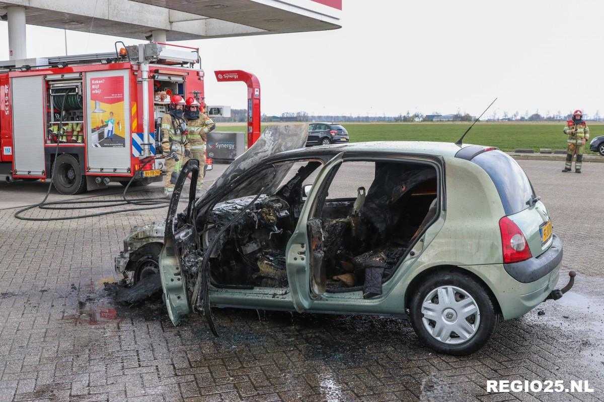 Auto uitgebrand bij tankstation A6