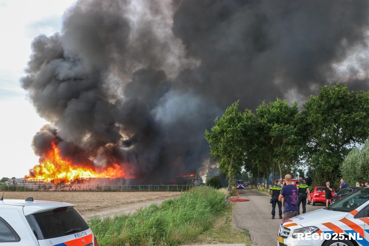 Grote brand verwoest fruitbedrijf