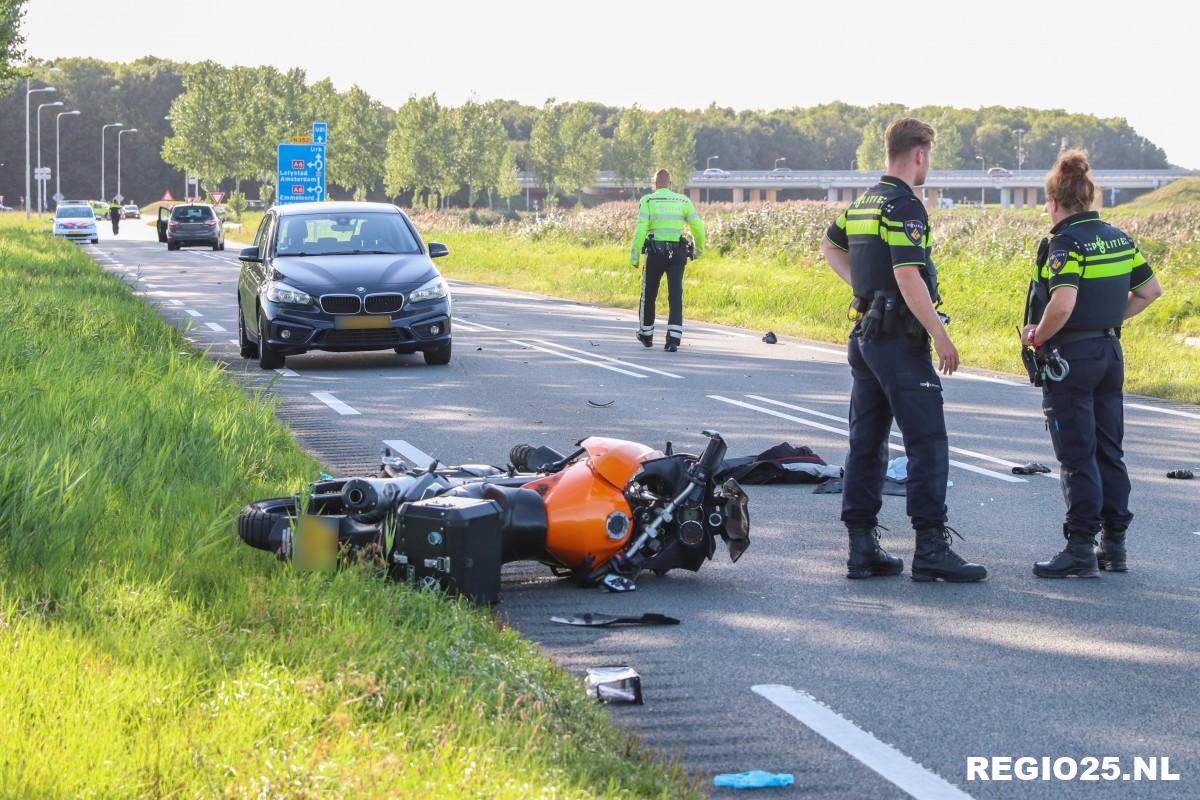 Motorrijder zwaargewond na botsing