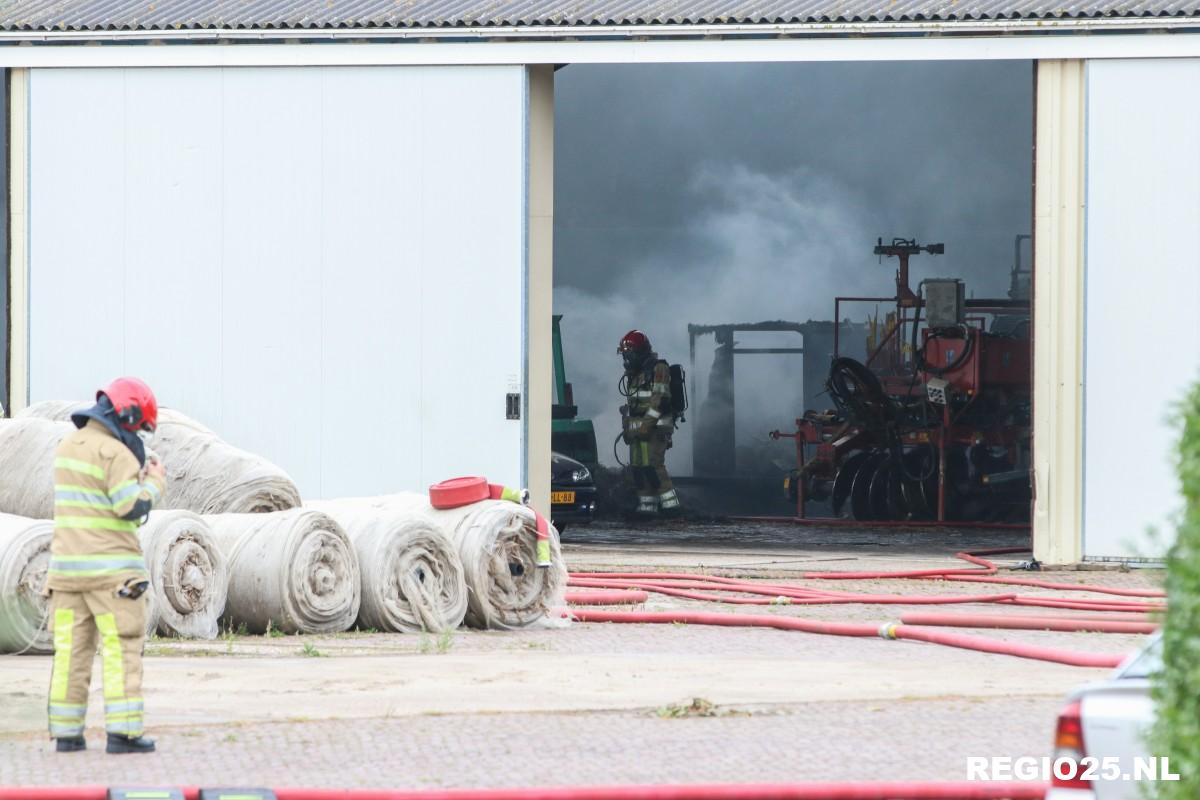 Veel rook bij brand in grote schuur