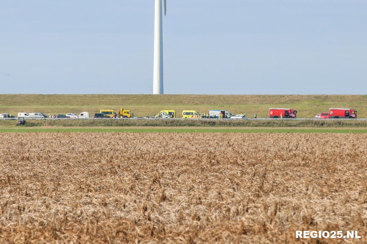 A6 uren afgesloten na flinke aanrijding