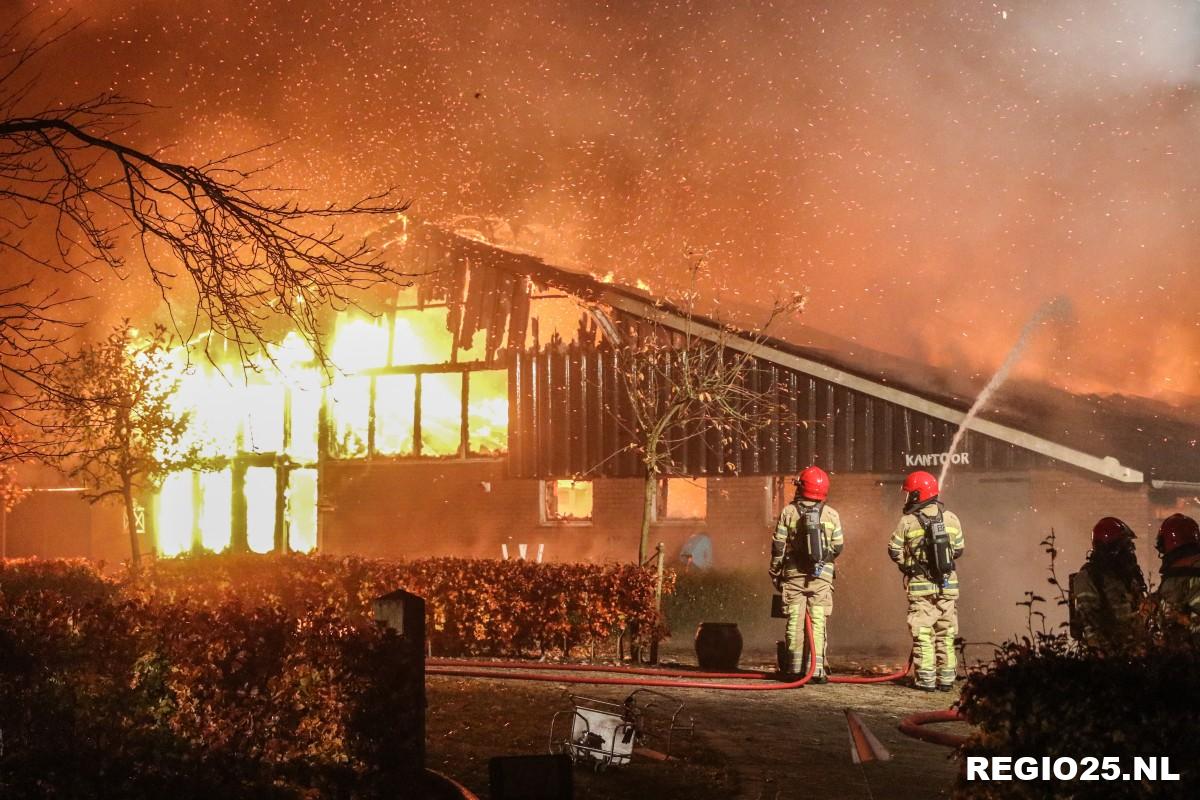 Grote brand op erf van zorgboerderij