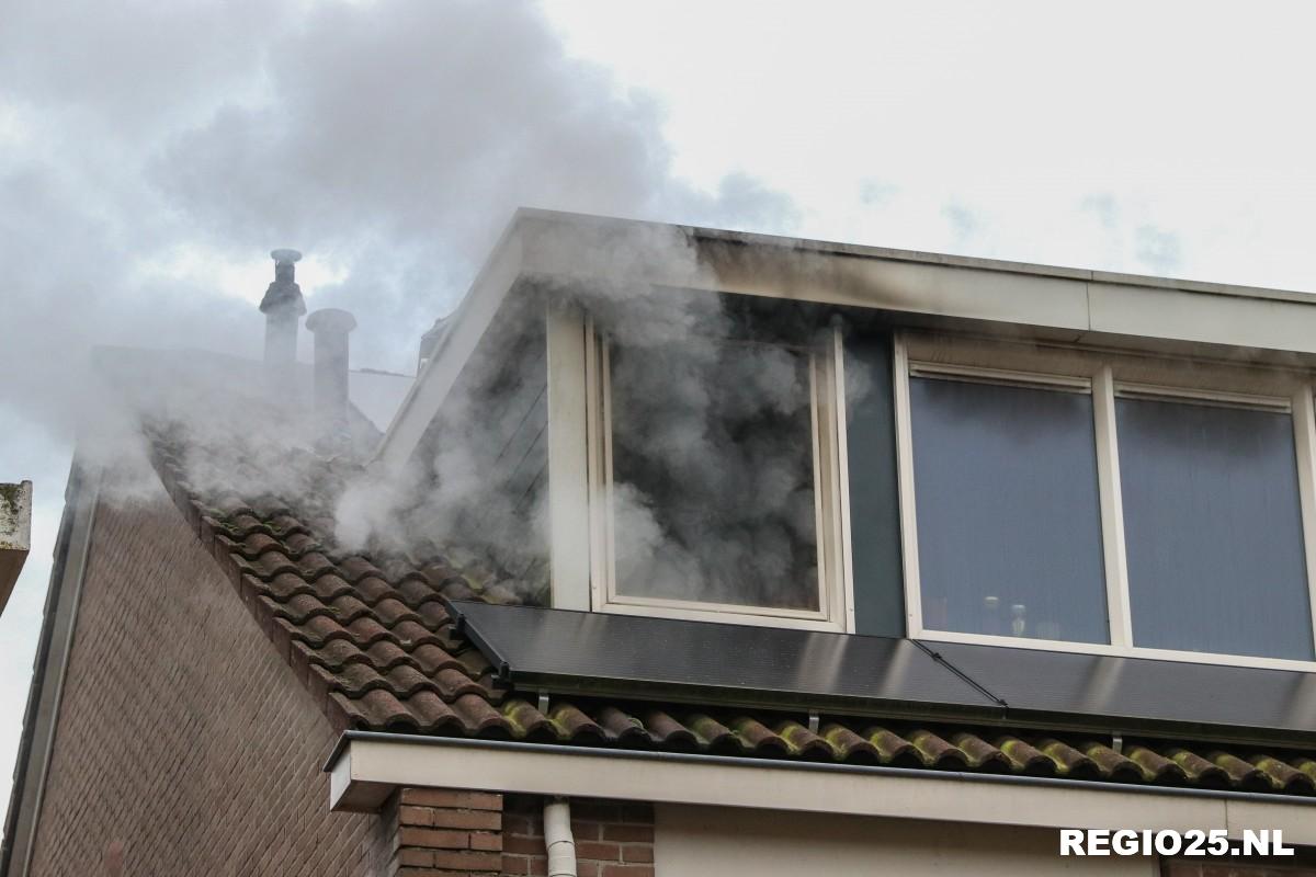 Veel rook bij zolderbrand