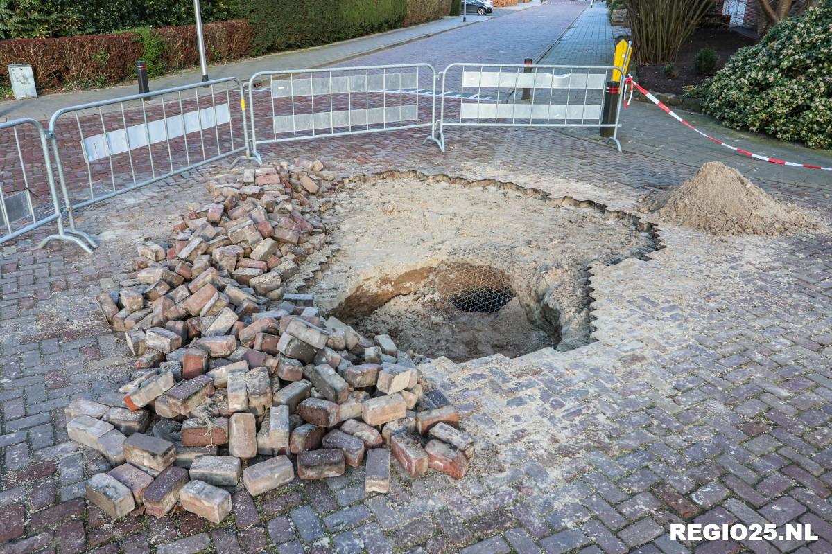 Kruispunt deels afgezet door sinkhole