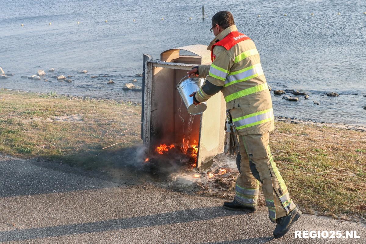 Container in brand naast Ketelbrug