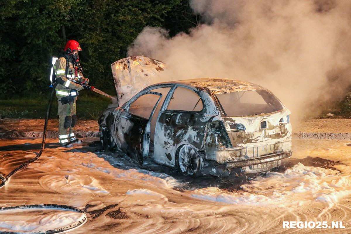 Auto uitgebrand bij tankstation A6