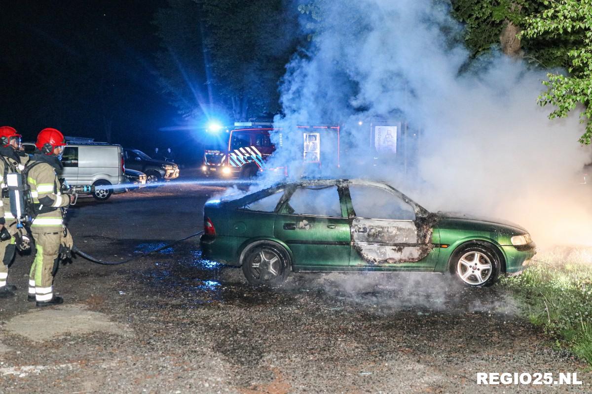 Auto uitgebrand bij ’t Urkerbos