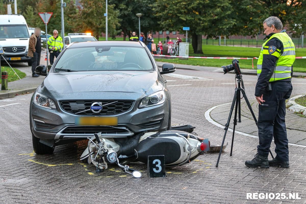 Opzittenden scooter gewond bij aanrijding