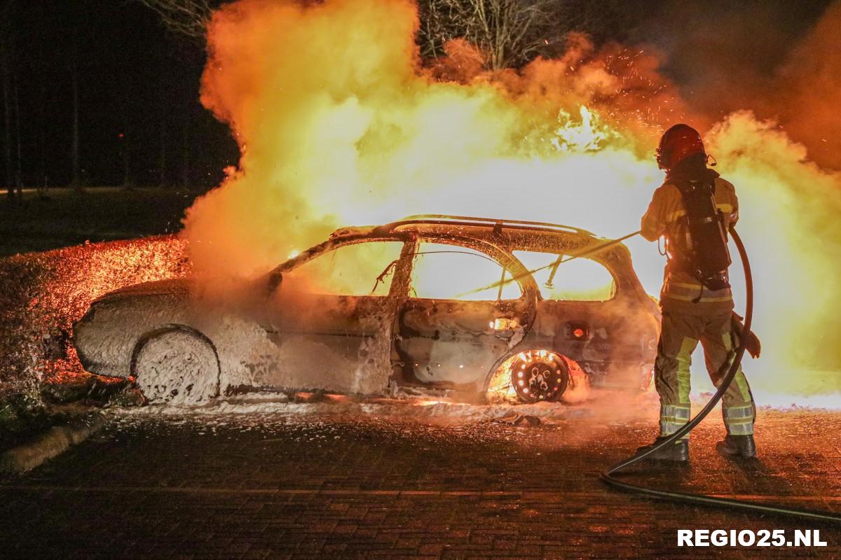 Autobrand op carpool Domineesweg