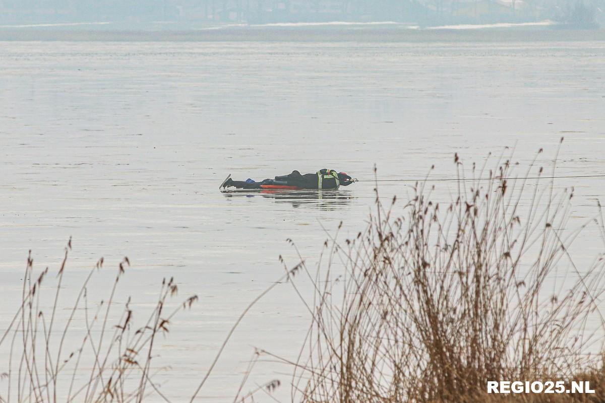 Brandweer redt schaatser uit wak