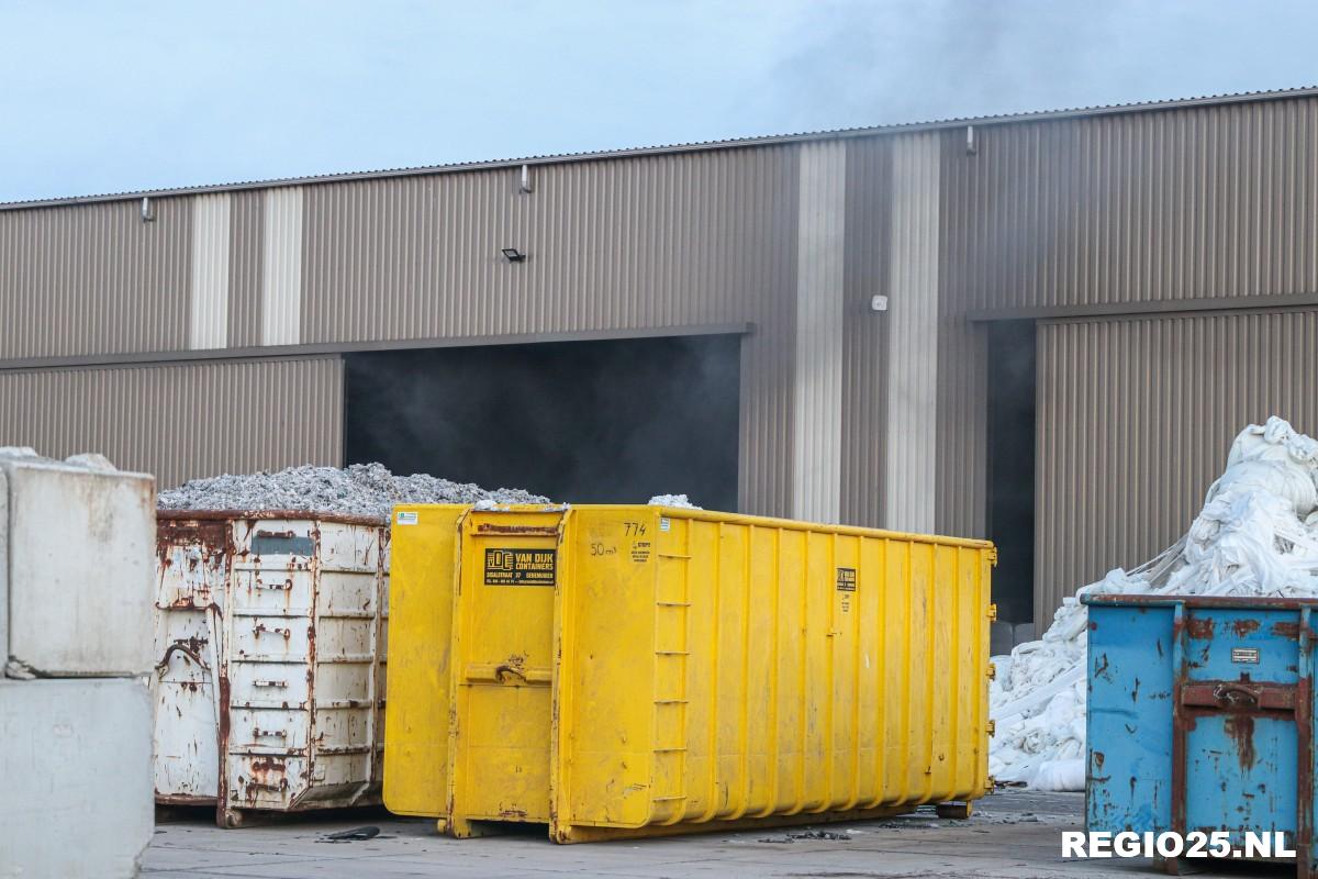 Brand in loods van recyclingbedrijf