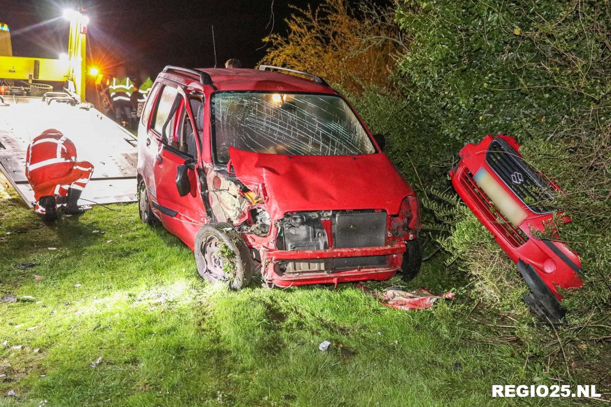 Veel schade na botsing op Sloefweg