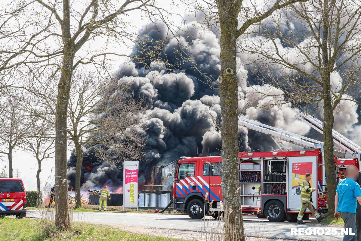 Zeer grote brand bij kwekerij Baas