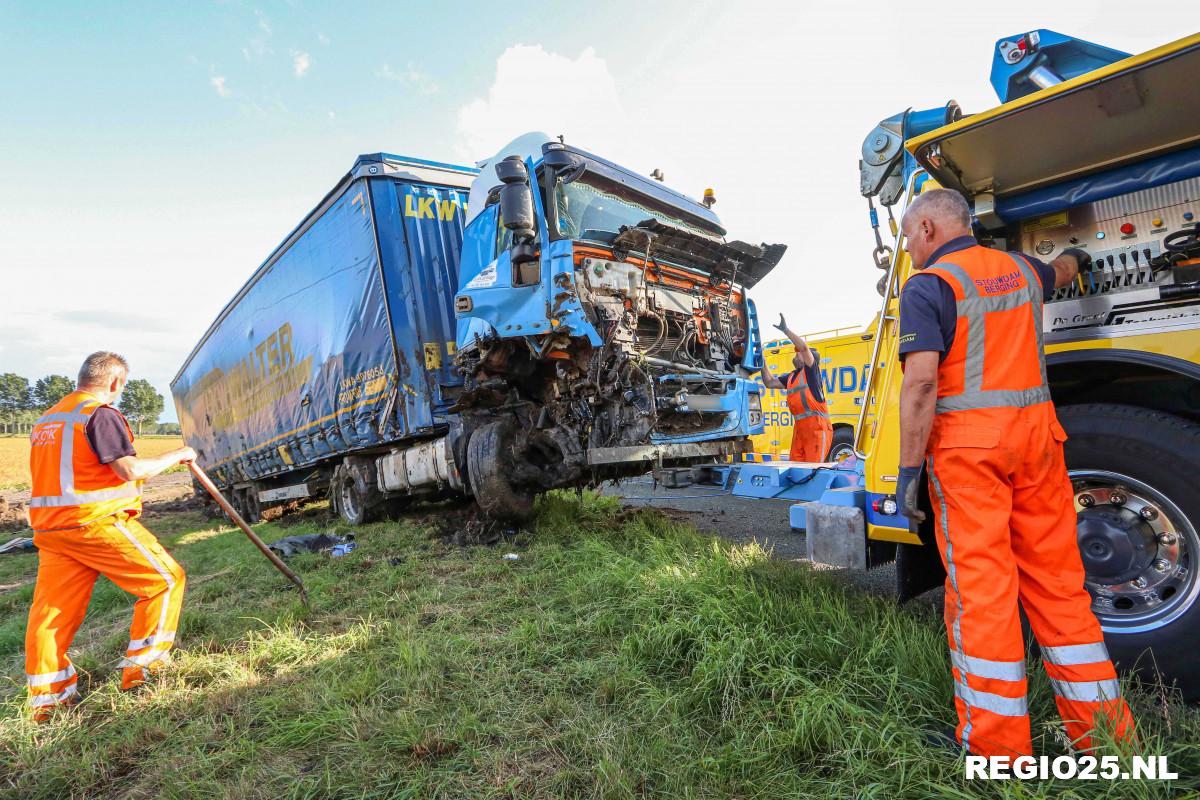 Vrachtwagen in sloot door bijensteek