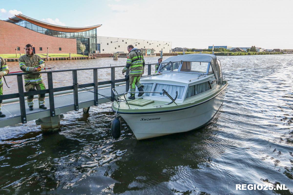 Bootje op drift op Urkervaart