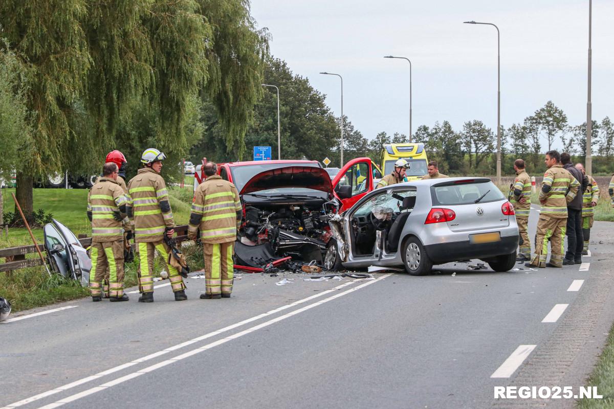 Twee gewonden bij frontale aanrijding Oosterringweg