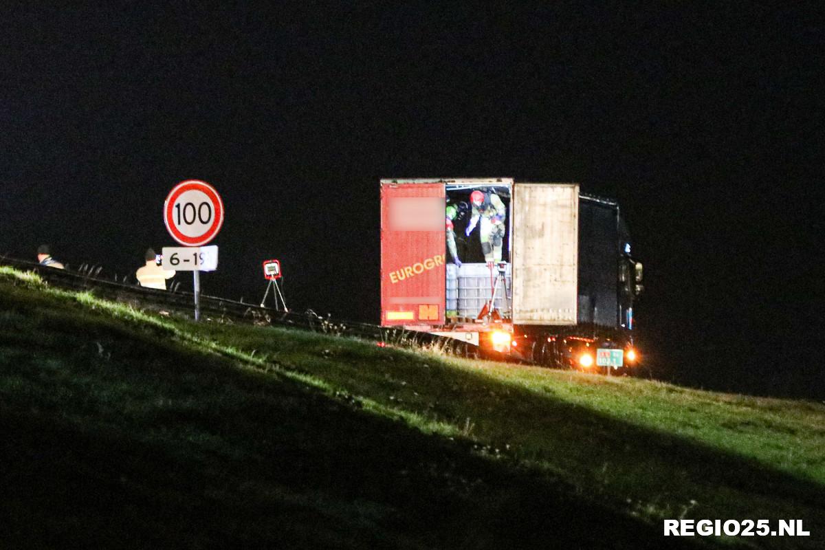 A6 weer open na vrachtwagen met lekkende lading